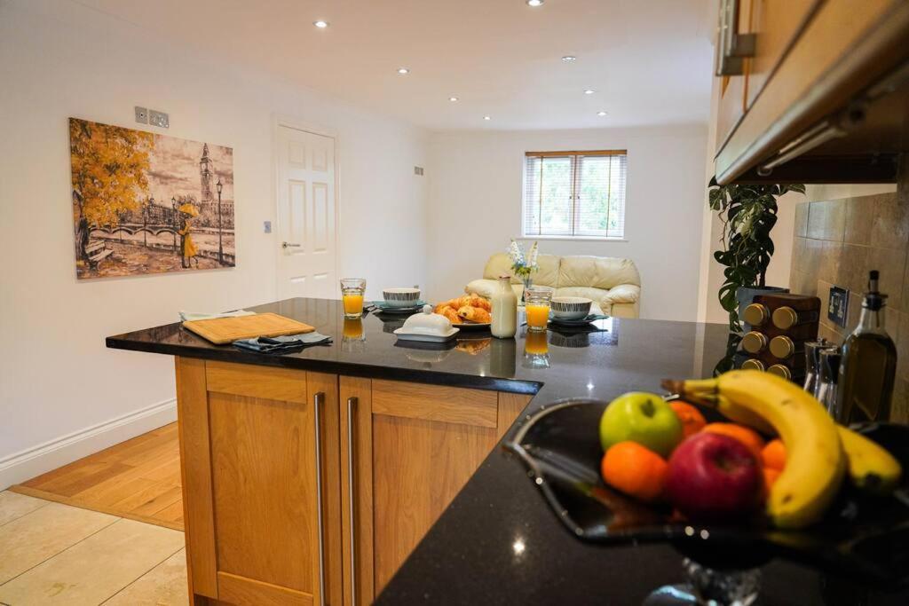 Large 4-Bed House For Up To 7 Guests W 2X Parking Villa Oxford Eksteriør bilde