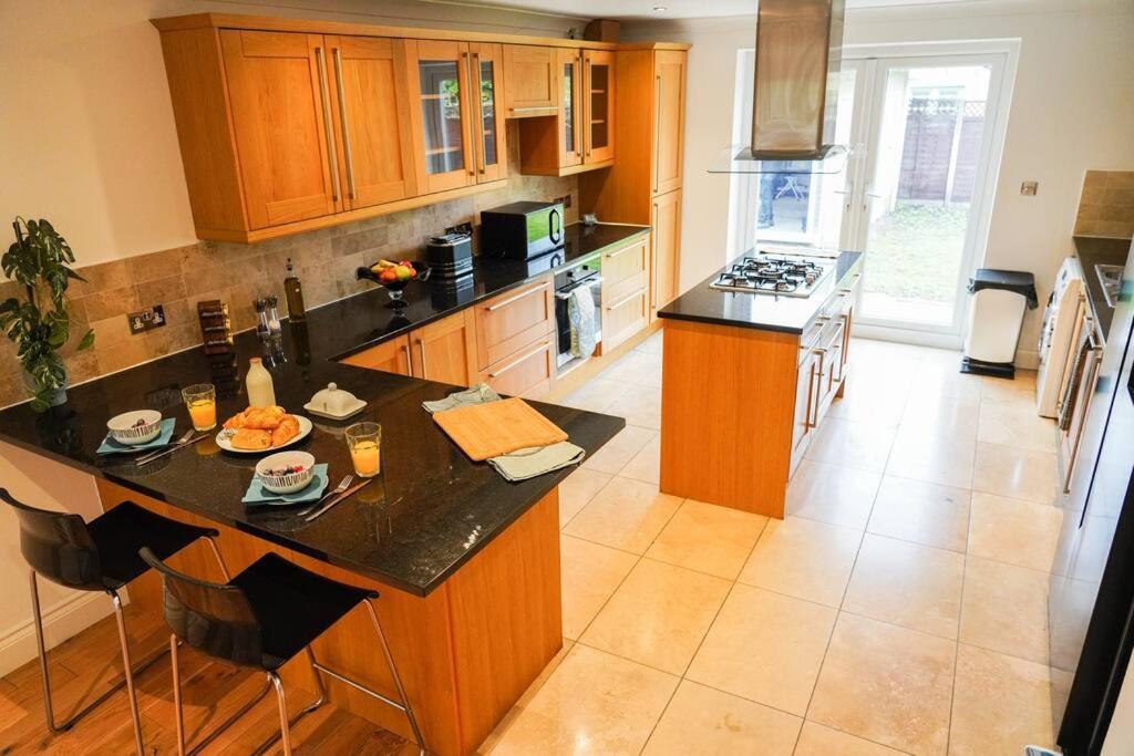 Large 4-Bed House For Up To 7 Guests W 2X Parking Villa Oxford Eksteriør bilde